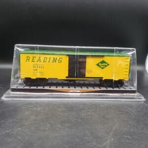 Menards Gold Line Reading Lines O Gauge Box Car RDG 18988 Limited Edition